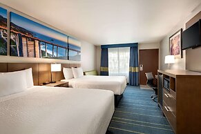 Days Inn & Suites by Wyndham Anaheim At Disneyland Park