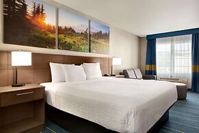 Days Inn & Suites by Wyndham Anaheim At Disneyland Park