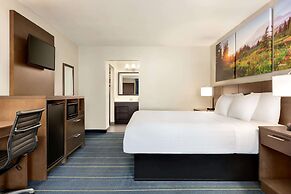 Days Inn & Suites by Wyndham Anaheim At Disneyland Park