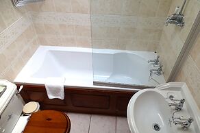 Donington Manor Hotel