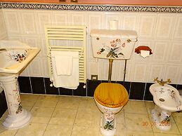 Donington Manor Hotel