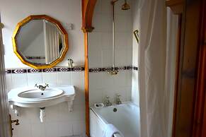 Donington Manor Hotel