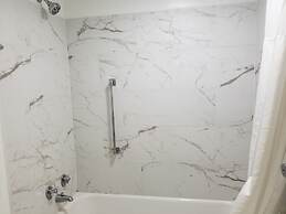 Wilkes-Barre Inn and Suites