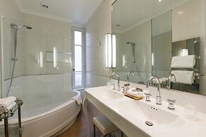 Hotel & Spa Le Grand Monarque, Best Western Premier Collection