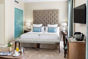 Lamaro Hotel