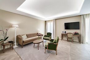 Lamaro Hotel