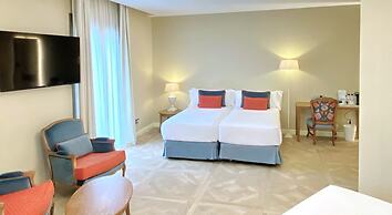 Lamaro Hotel
