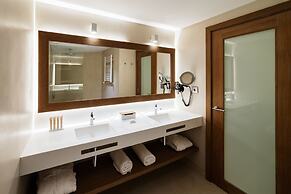 Lamaro Hotel