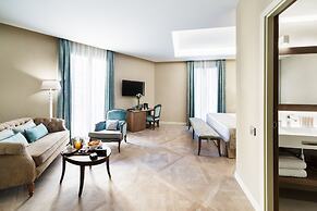 Lamaro Hotel