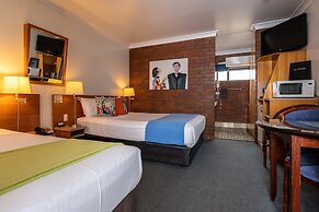 Country Pathfinder Motor Inn