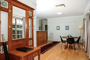 Country Pathfinder Motor Inn