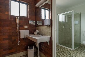 Country Pathfinder Motor Inn