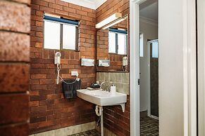 Country Pathfinder Motor Inn