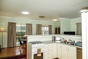 Country Pathfinder Motor Inn