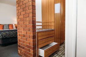 Country Pathfinder Motor Inn