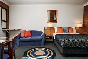 Country Pathfinder Motor Inn