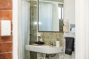 Country Pathfinder Motor Inn