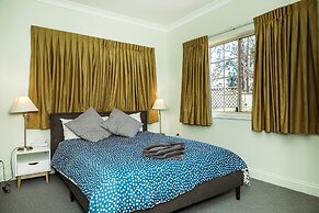 Country Pathfinder Motor Inn