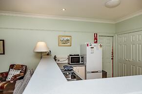 Country Pathfinder Motor Inn