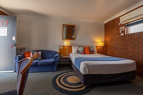 Country Pathfinder Motor Inn