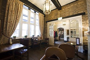 The Snooty Fox