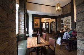 The Snooty Fox