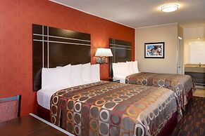 Best Western Plus Raffles Inn & Suites