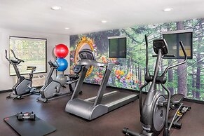 Best Western Plus Raffles Inn & Suites