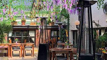 The Maids Head Hotel