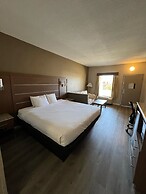 Quality Inn & Suites near Six Flags - Austell