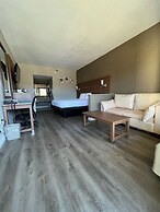 Quality Inn & Suites near Six Flags - Austell