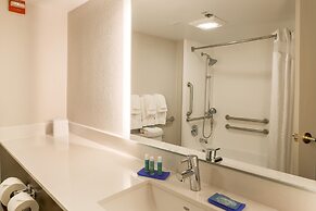 Holiday Inn Express Milwaukee-West Medical Center by IHG