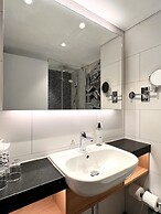 Holiday Inn Edinburgh by IHG