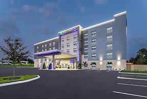 Holiday Inn Express & Suites Tampa Stadium – Airport Area, an IHG Hote