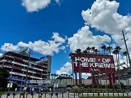 Holiday Inn Express & Suites Tampa Stadium – Airport Area by IHG