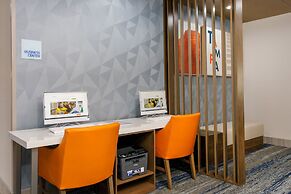 Holiday Inn Express & Suites Tampa Stadium – Airport Area by IHG