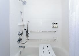 Holiday Inn Express & Suites Tampa Stadium – Airport Area by IHG