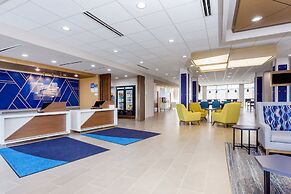 Holiday Inn Express & Suites Tampa Stadium – Airport Area by IHG