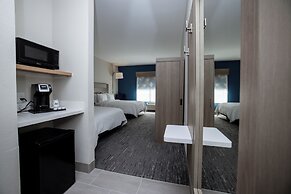 Holiday Inn Express & Suites Tampa Stadium – Airport Area by IHG