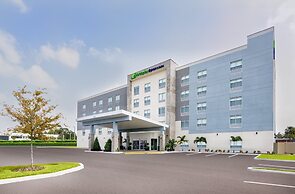 Holiday Inn Express & Suites Tampa Stadium – Airport Area, an IHG Hote