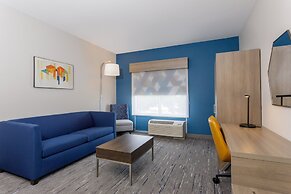 Holiday Inn Express & Suites Tampa Stadium – Airport Area by IHG