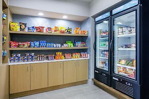 Holiday Inn Express & Suites Tampa Stadium – Airport Area by IHG