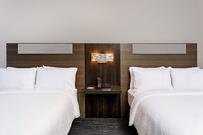 Holiday Inn Express & Suites Tampa Stadium – Airport Area by IHG