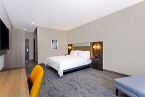 Holiday Inn Express & Suites Tampa Stadium – Airport Area by IHG