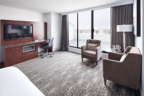 DoubleTree by Hilton Hotel & Suites Victoria