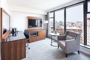 DoubleTree by Hilton Hotel & Suites Victoria