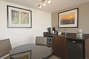 DoubleTree by Hilton Hotel & Suites Victoria