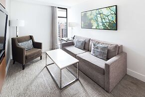 DoubleTree by Hilton Hotel & Suites Victoria