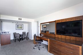 DoubleTree by Hilton Hotel & Suites Victoria