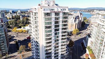 DoubleTree by Hilton Hotel & Suites Victoria